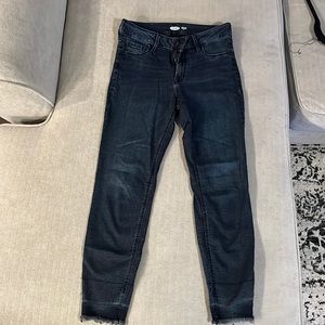 Woman Old Navy Rockstar Jeans!